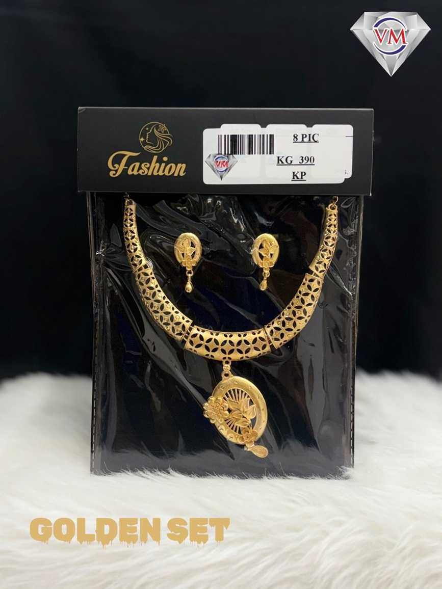 Golden finish necklace set featuring leaf arc pendant and traditional earrings  4. Details