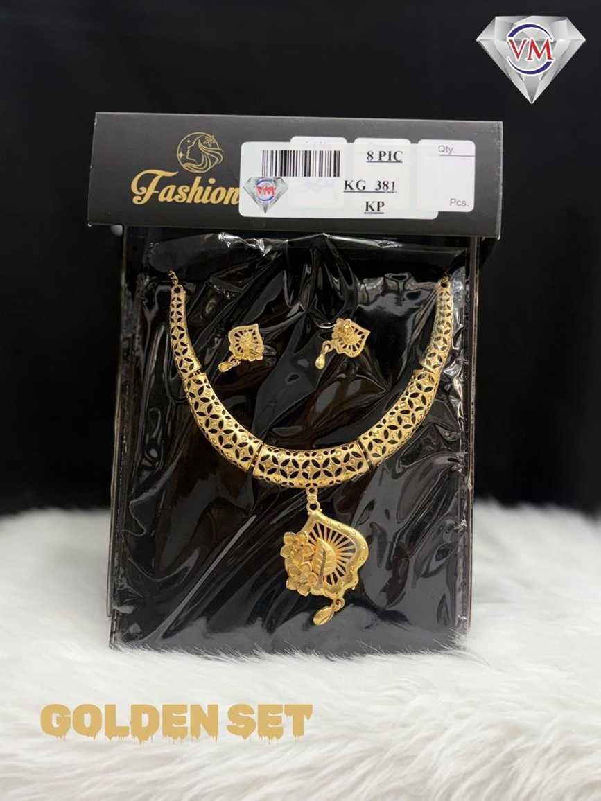 Golden finish necklace set featuring fan motif pendant with traditional cutwork chain